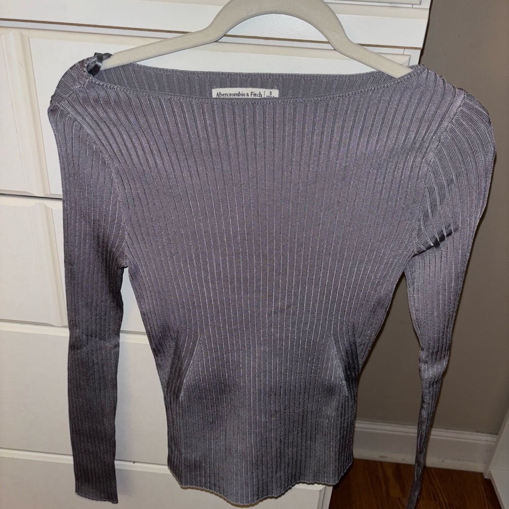 Abercrombie & Fitch Gray Slash Long Sleeve Top